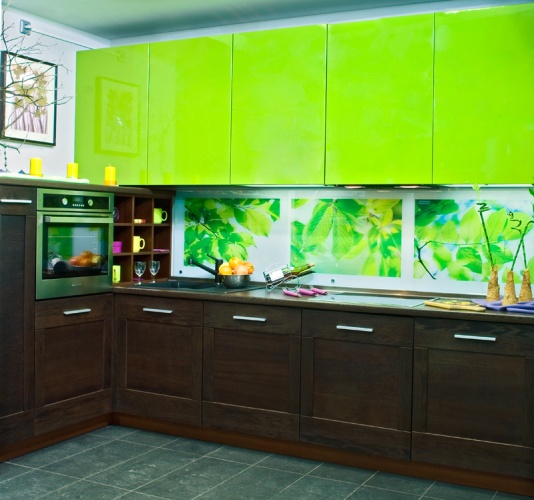комбинированная зеленая кухня